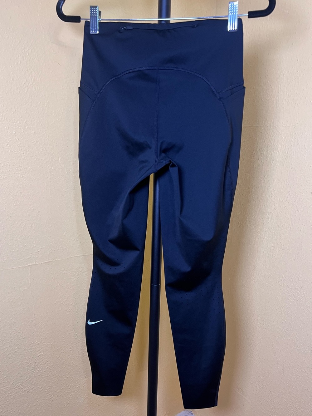 Like New Nike Swift Dri-FIT High Waist 7/8 Running Leggings Black Pockets Size S - Picture 6 of 13